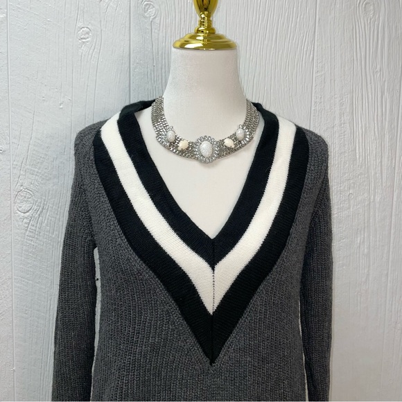 V Neck Sweater Varsity Style - Picture 9 of 9